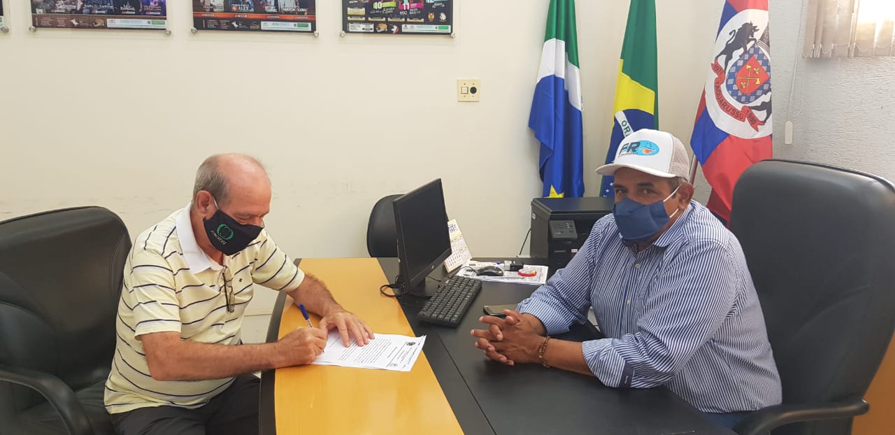 Prefeito Roberto Nem assina ordem de serviço para pavimentação no Bairro São João