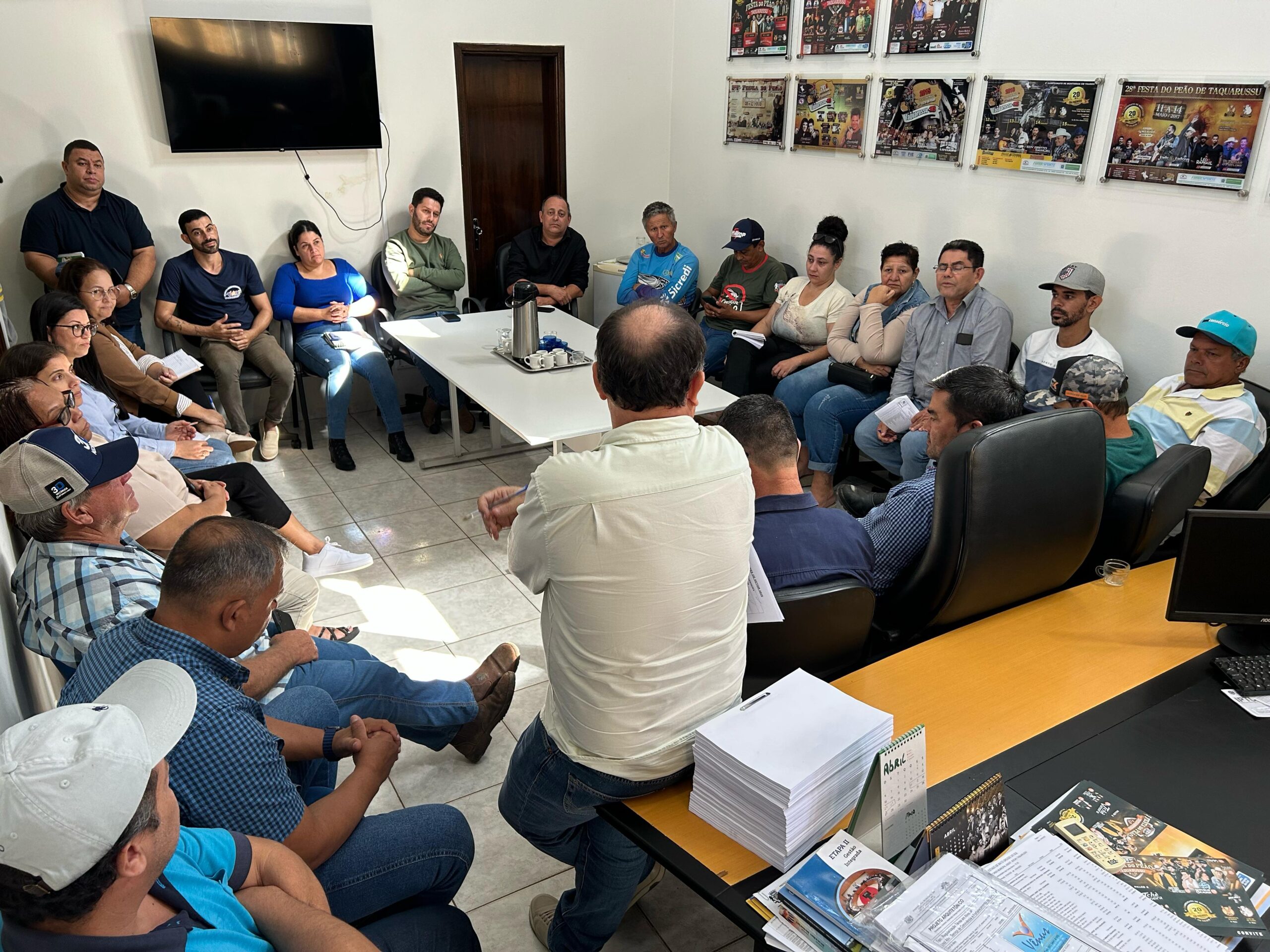 Prefeito Clóvis se reúne com coordenadores da Festa do Peão para ajustes finais