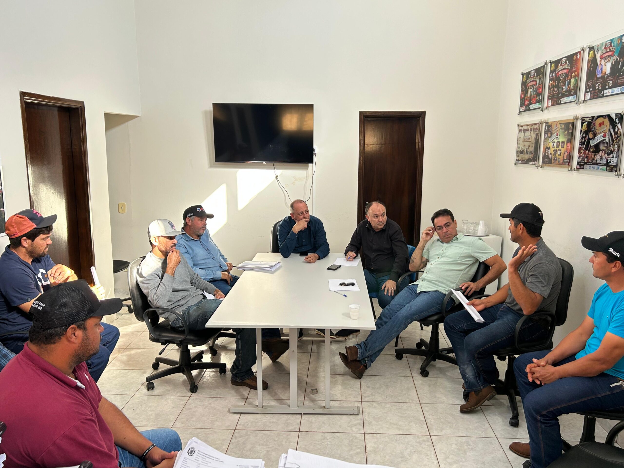Prefeito Clóvis do Banco e Secretário de Administração Fernando Pigari Recebem Organizadores da 3ª Cavalgada