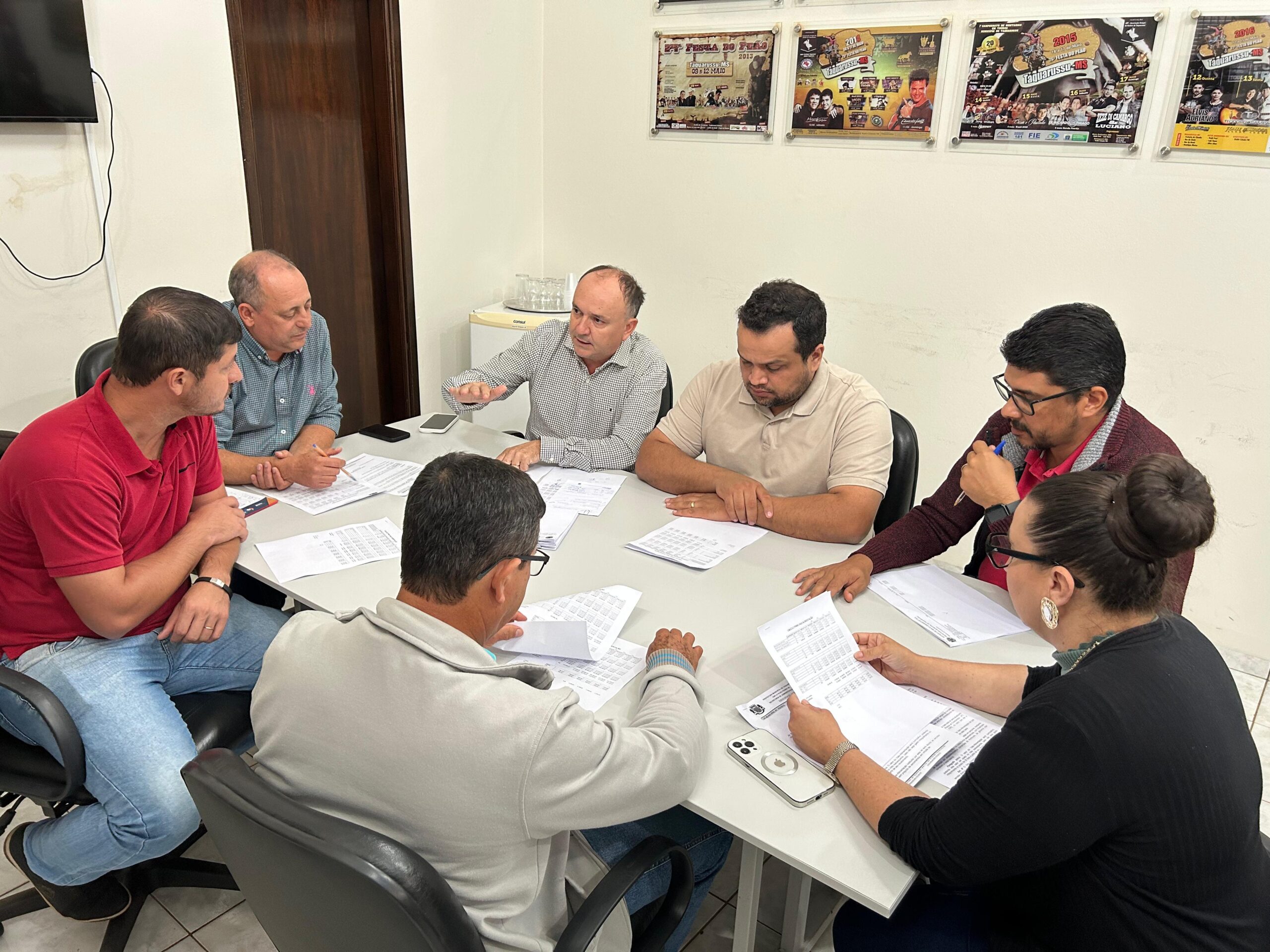 Aumento e implantação do vale alimentação é pauta de reunião