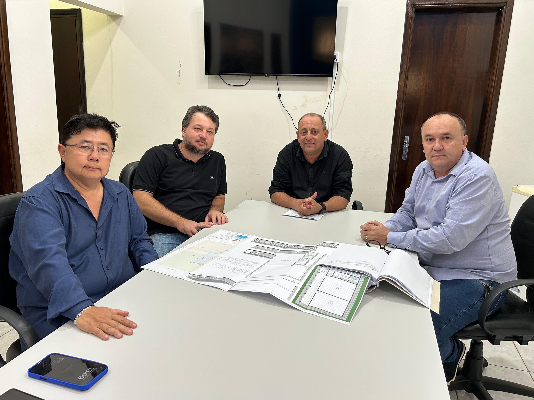 Prefeito Clóvis do Banco assina ordem de serviço para construção de 4 salas no CEI