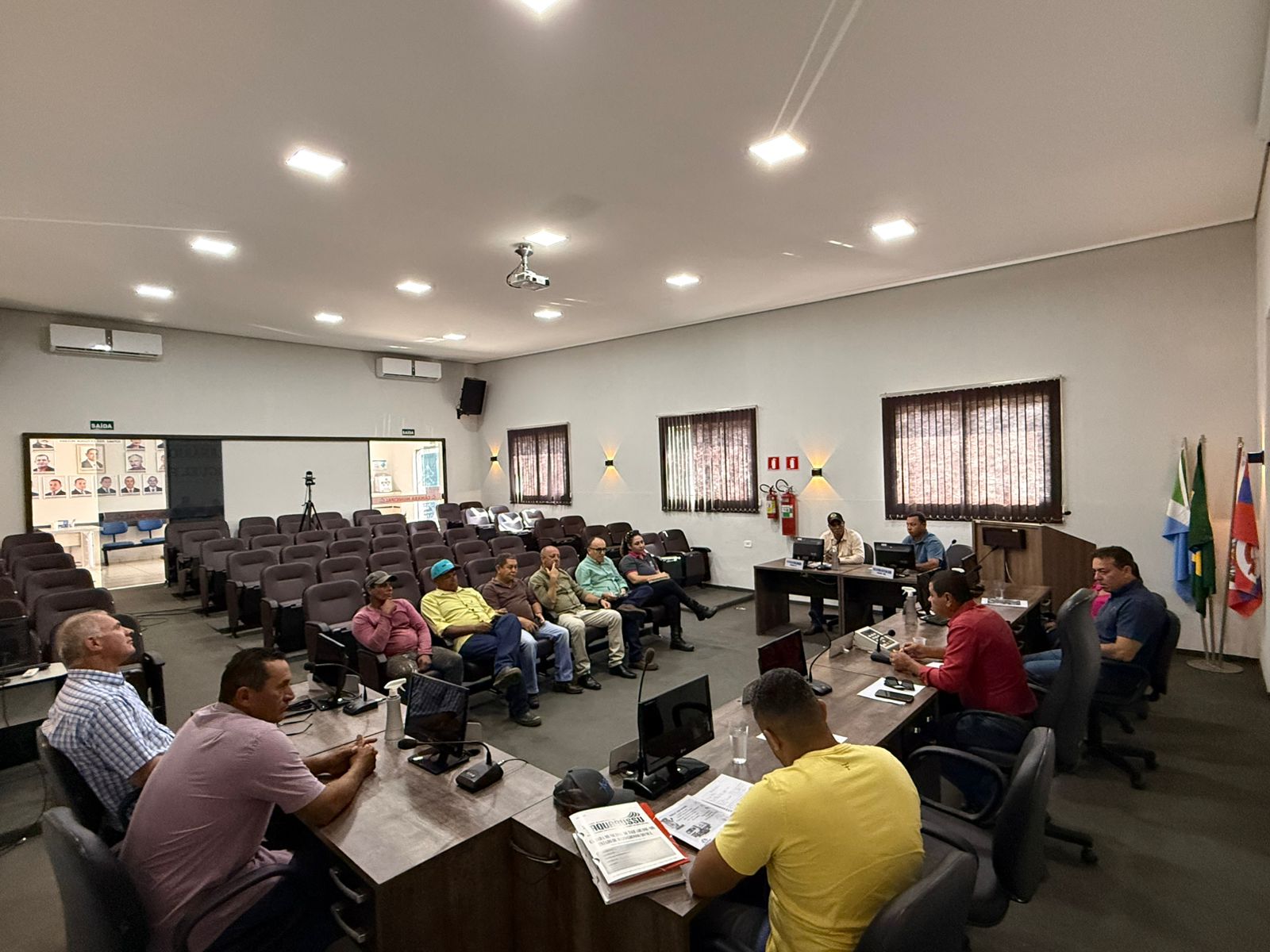 Prefeito se reúne com vereadores e secretários para discutir pautas de interesse do município