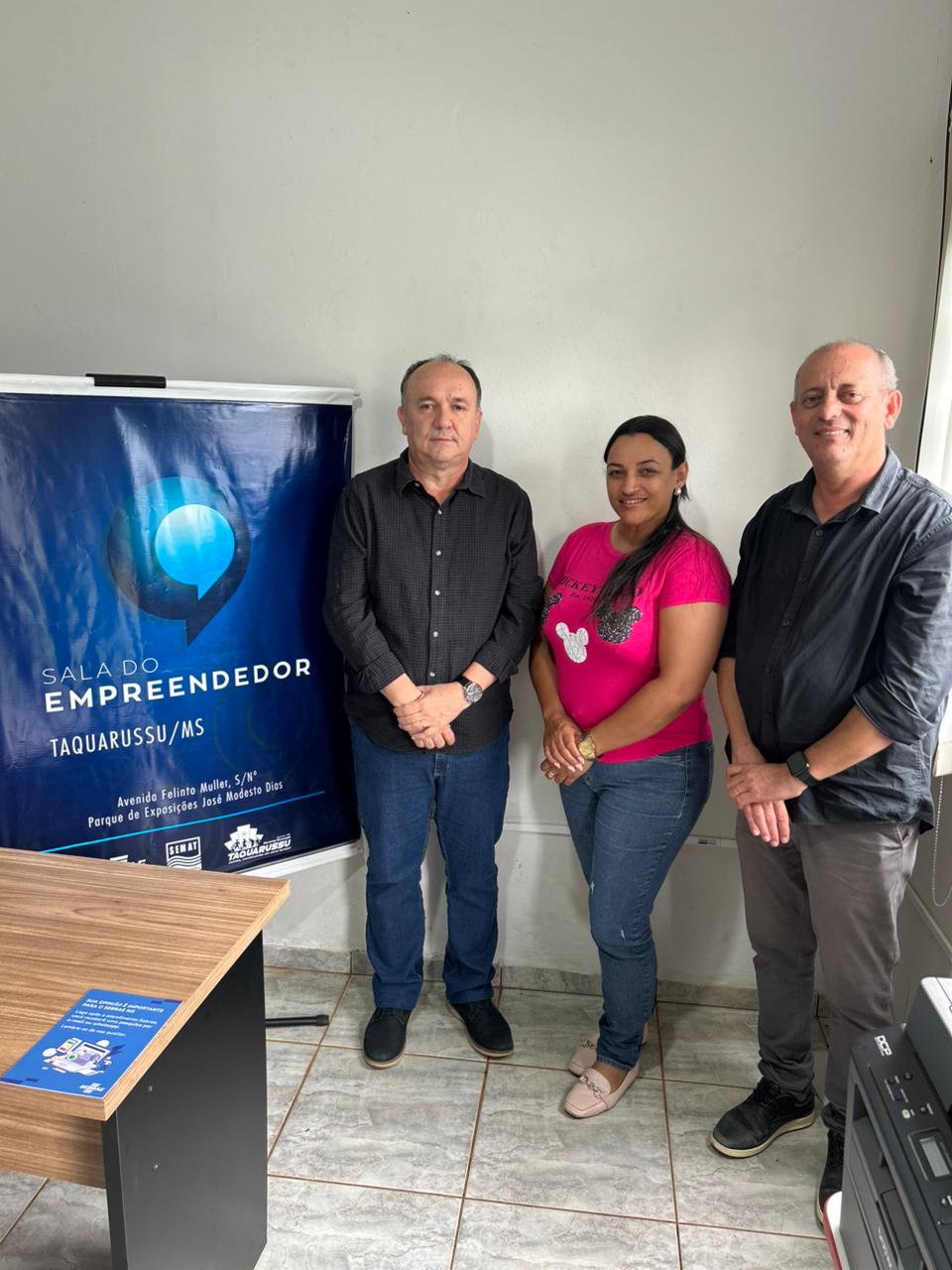 Destaque no Sebrae: Atendente Josiane Amorim de Taquarussu conquista 9ª colocação e é parabenizada pelo prefeito Clovis do Banco