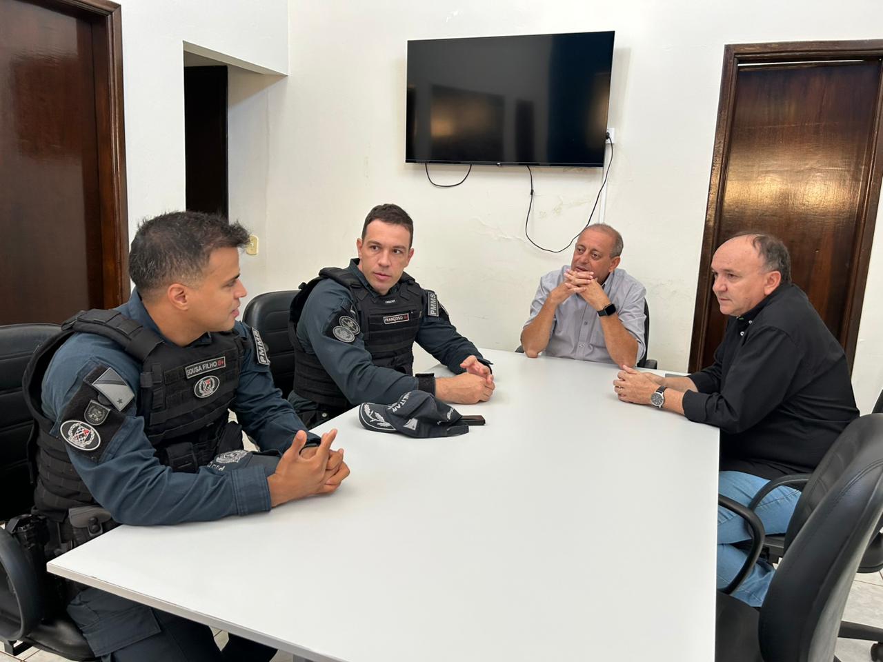 Prefeitura de Taquarussu reforça parceria com a Polícia Militar durante visita do comando do 8º BPM
