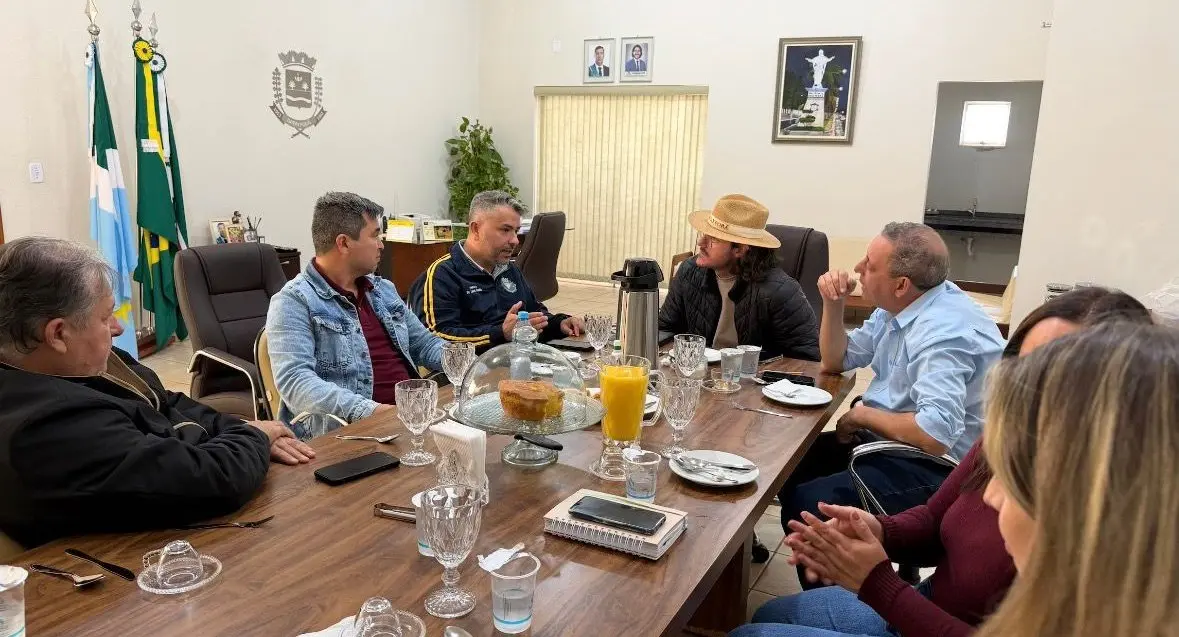 Prefeito Clóvis do banco, participa de reunião, regional voltada aos debates de ações de saneamento básico e meio ambiente